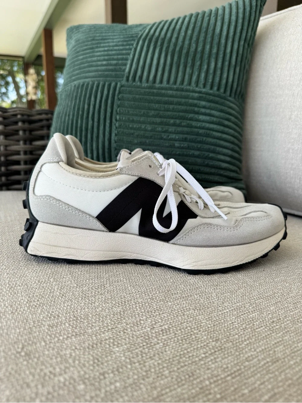 NEW BALANCE | 327 Sneakers Women’s 9 White Black Lifestyle Casual Shoes Sneakers